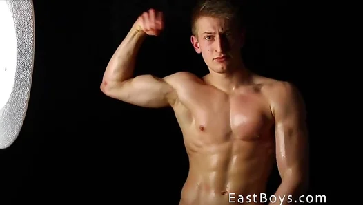 Seductive Muscle God Bares His Dreamy Physique – Hot Ripped Shemale 18+