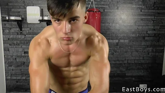 Kent Mills Flaunts Ripped Physique in Hot Gay Audition Scene – Steamy Muscle Action