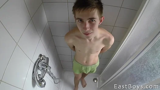 Nave Straight Teen Succumbs to Temptation in Blowjob Audition – 18+