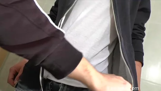 Soapy Fun: 18-Year-Old Twink Lov Hndjb In Bthtub – 18+