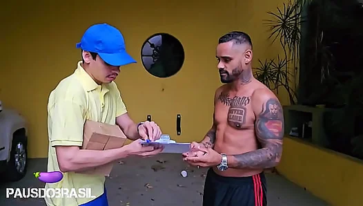 Hung Like a Stallion: This Mailman Delivers Hot Packages Door-to-Door – GayPornHub 18+