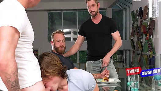 Stepbrothers Collide: A Jolly Reunion Turns into Steamy Twin Action – 18+