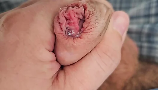 Soft to Soaked: Rare Close-Up of a Head Dripping for Attention – GayPornVault 18+
