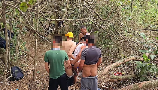 Park Hookup Gone Wild: Friends Turned Orgy Under the Sun – BareBack Fun 18+