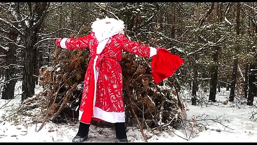 Santas Naughty Gift: Big Dick Jerk-off in the Snowy Forest – Russian XXX