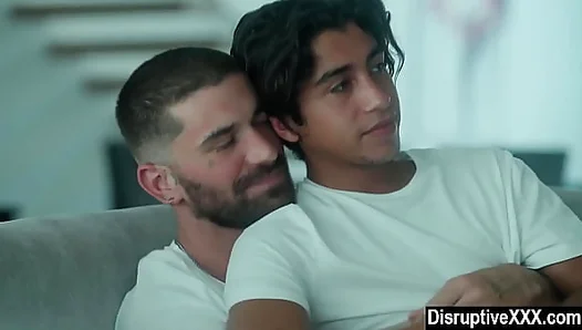 Losing My Virginity to an Older Stud – First Time Gay Encounter 18+