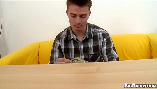 Chiseled Twink Takes Big BBC Bareback in Steamy Gay Audition Scene – GeoBlack