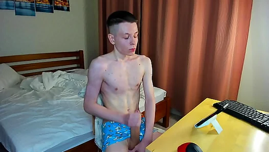 Twink Tempts Fate with a Blowjob on a Massive Throbbing Dick – GayPornHub
