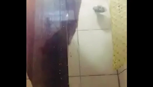 Steamy Gay Bathtub Session: Amateur Hands Bring This Horny Stud to Heaven – 18+