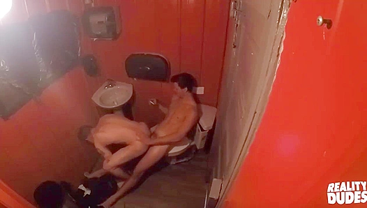 Carter Michaels Takes Control: Bartender Dominates Gavin Taylor Anal – RealityDudes