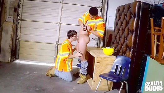 Axel Kane Takes Hard Pound from Ripped Construction Dude – RealityDudes 18+