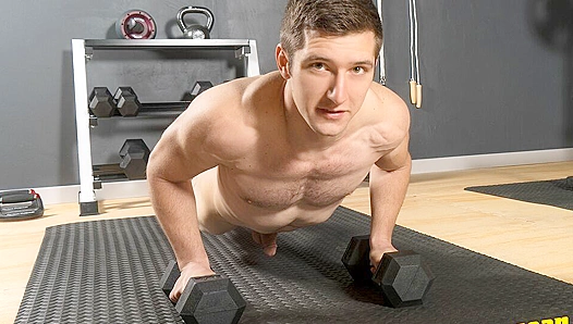 Big-Butt Bruno Hayes Takes Huge Load Deep Throat – SeanCodyX