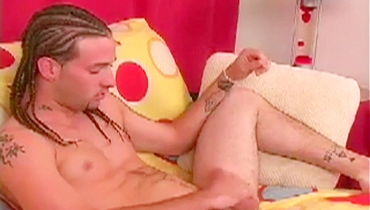 Miguel Gets Hard as He Joints the Throbbing Circle Jerk – GayPornCircle 18+