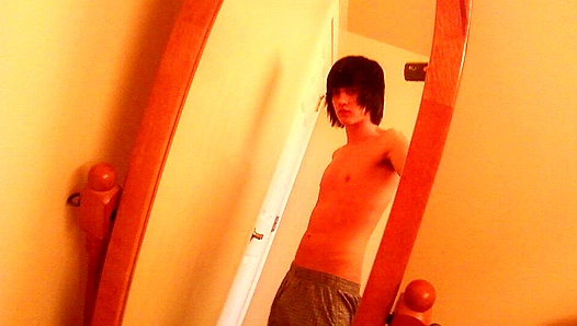 Smooth Twink Shows Off His Tight Booty Just For You – OurBoyFriends