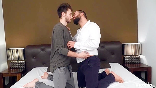Steamy Encounter Between Hairy Men in Wild Gay Action – BromoUS 18+