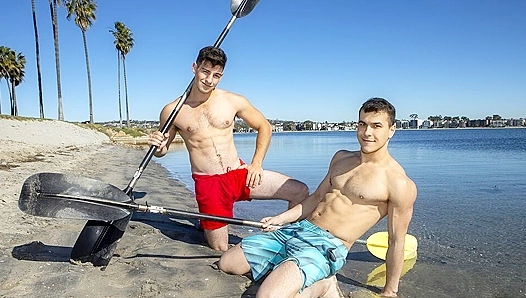 Archies Meets Ayden: Hard Anal Ride on the Bed – SeanCody