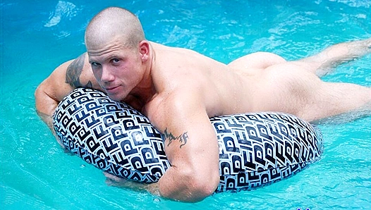 Tyler, Olaf Shay Go Wild: Threesome Fun for Men Over 30 – GayXXXHub 18+