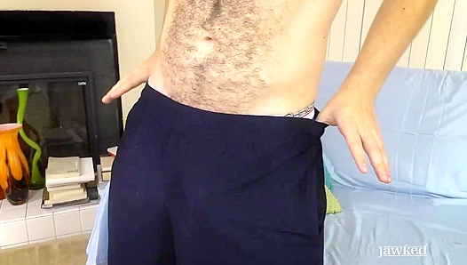Amateur Bear Ryan Russo Plugs Himself With A Thick Black Dildo – JAWKED