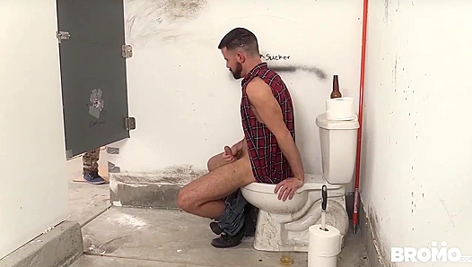 Jaxton Wheeler Brandon Evans Go Hard in Steamy Bathroom Threesome – BromoUS