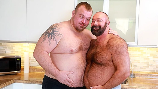 Big Bears Collide: Brad Hunter Go Raw for Massive Bareback Action – GayPornHub