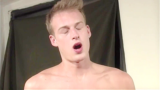 Snchez Viva Fuels Hot Gay Passion in Steamy Hardcore Encounter – Staxus